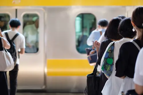 英語の勉強 通勤 電車 バス 車 の移動中で必要な4つの方法 アプリなど マイスキ英語