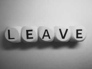 leaveの意味と使い方｜動詞と名詞で活躍する！熟語・例文など マイスキ英語